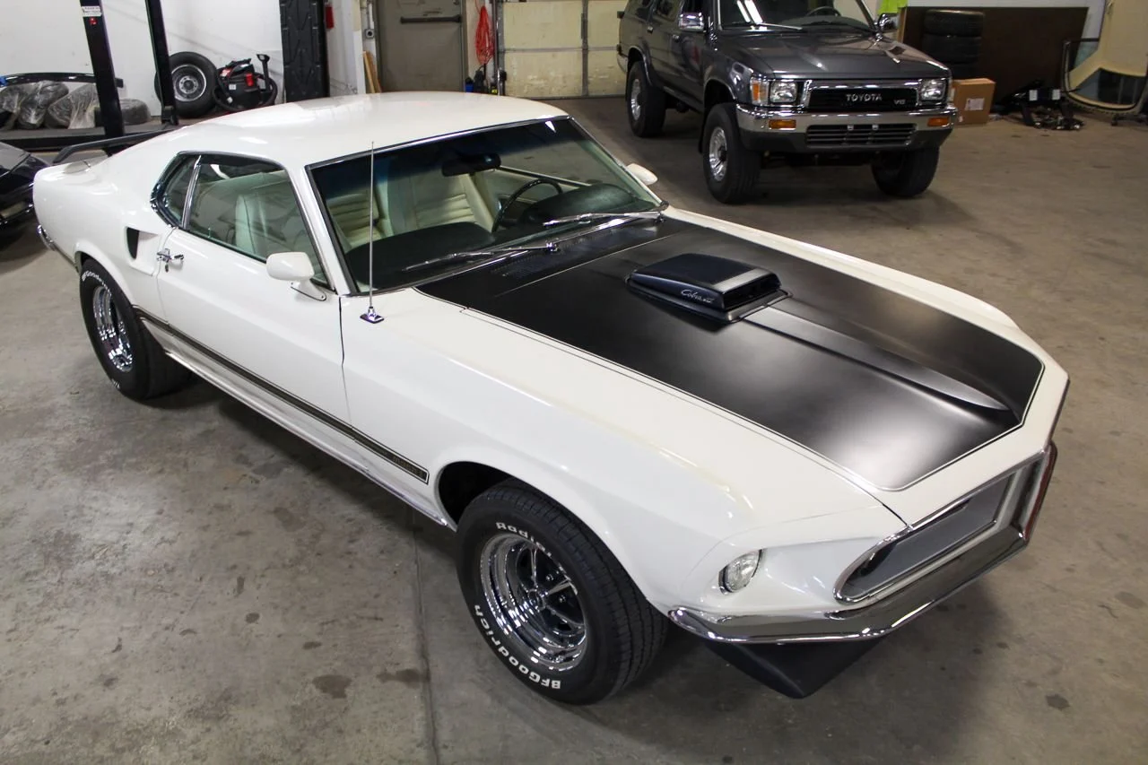 1969 Ford Mustang Mach1, stock 2019, front three-quarter view