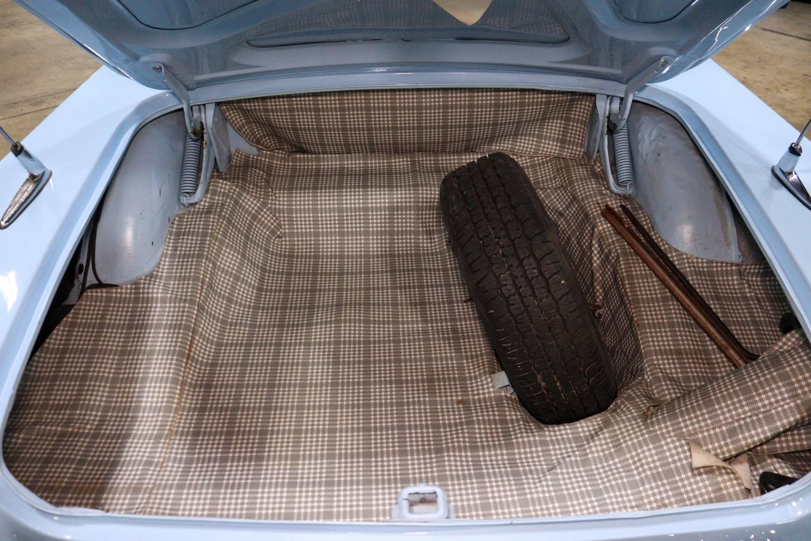 1957 Ford Thunderbird — gallery view 9