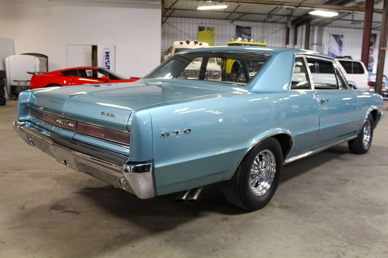 1964 Pontiac GTO — gallery view 8